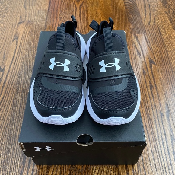 *NWT* Under Armour Runplay Sneakers - Black - Sz 13K - Picture 1 of 14